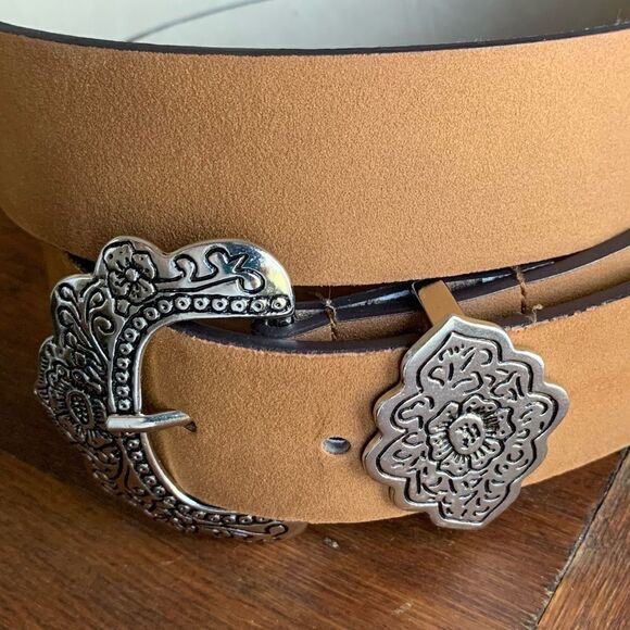 no brand Accessories - Caramel Faux Suede Western Silver Buckle Belt NWOT Sz L